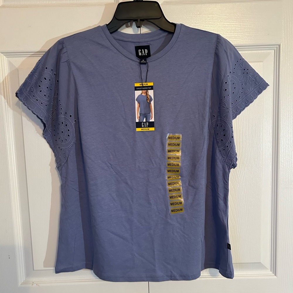 NWT - GAP Women’s Blue Eyelet Sleeve Top